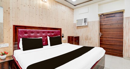 Super Collection O Tajganj West Gate Formerly Hotel Host Room Type - Deluxe