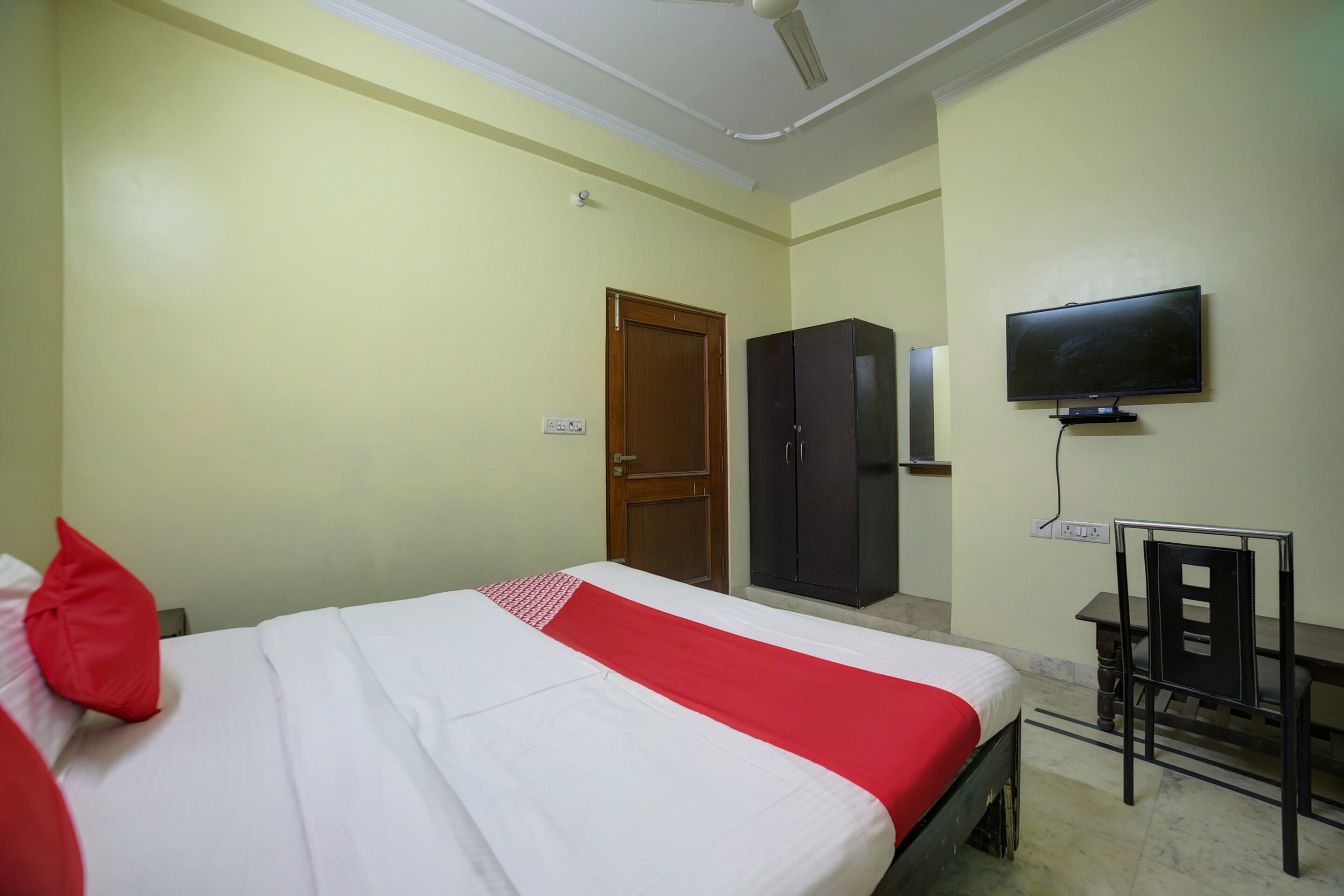 Hotel O Omkar Residency Jaipur International Airport - Tap to explore photos