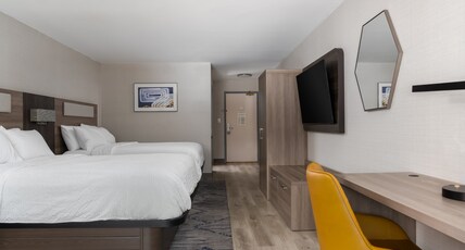 Holiday Inn Express Hotel & Suites Drums-Hazelton Room Type - 2 Queen Beds Standard