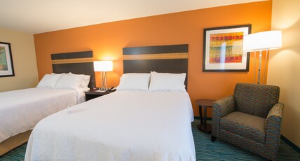 Holiday Inn Bismarck, an IHG Hotel Room Type - 1 King Standard Mobility Accessible Roll In Shower
