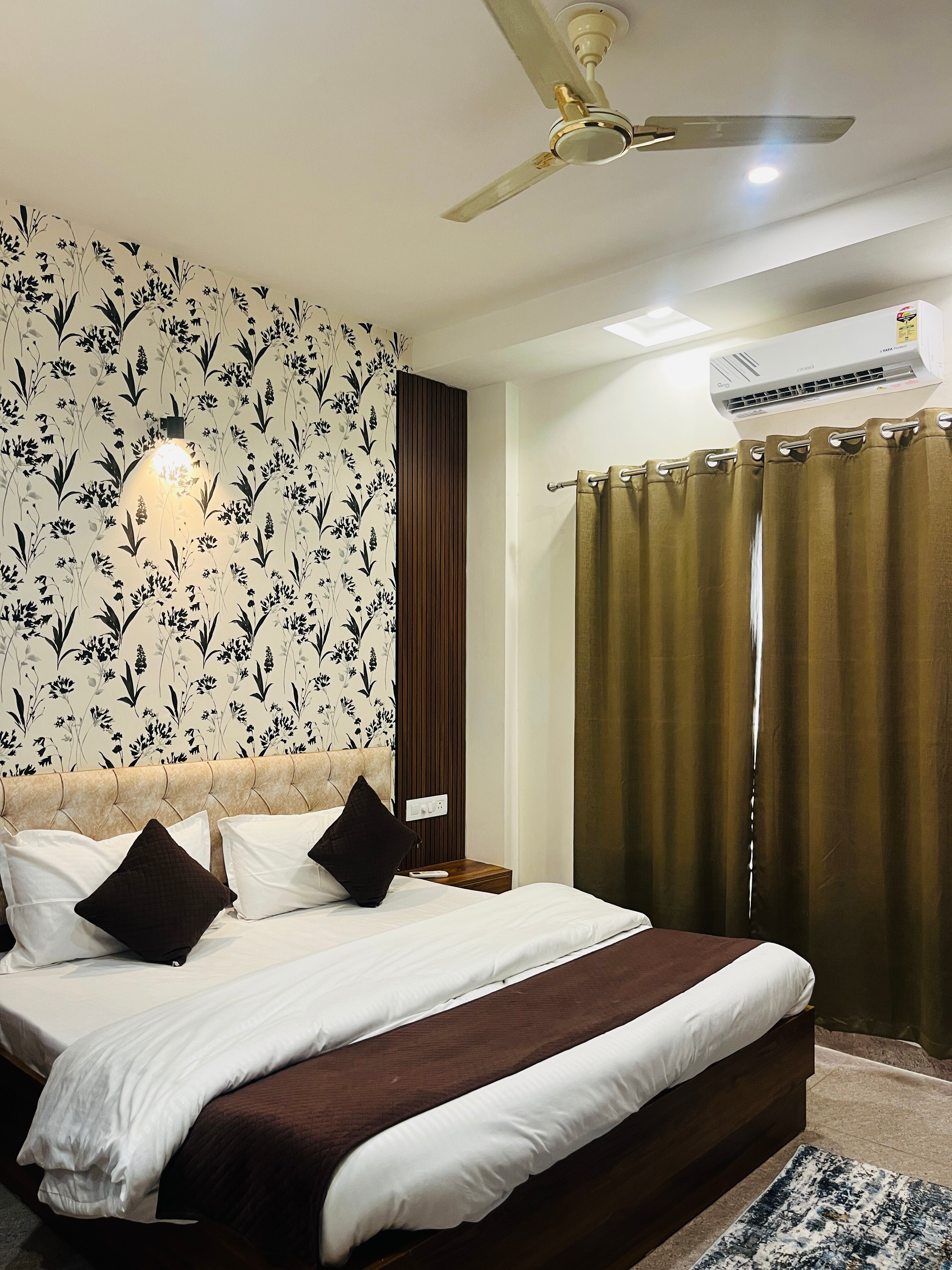 HOTEL SPRINGWOOD SUITES - Tap to explore photos