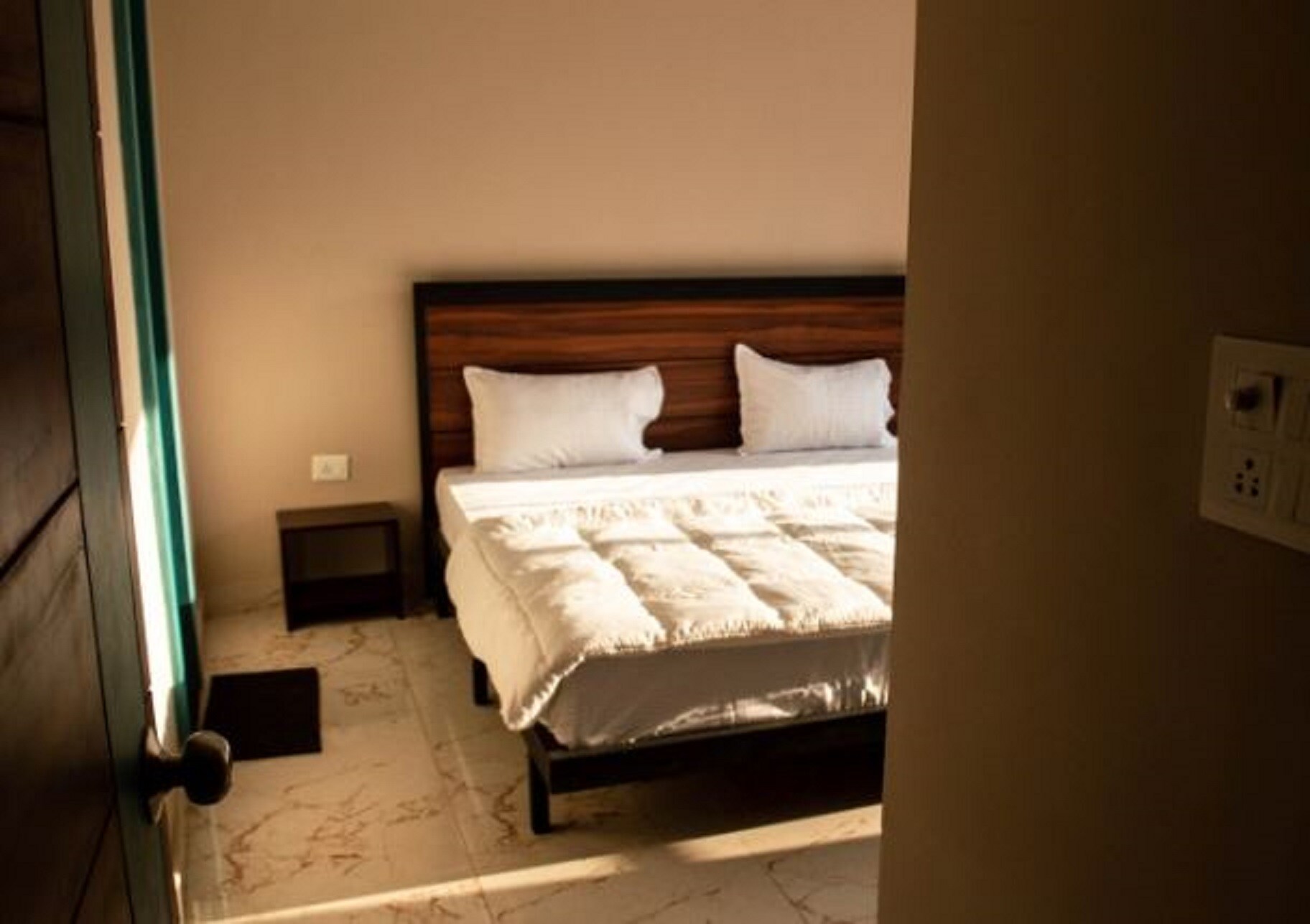 Hotel Raj - Tap to explore photos