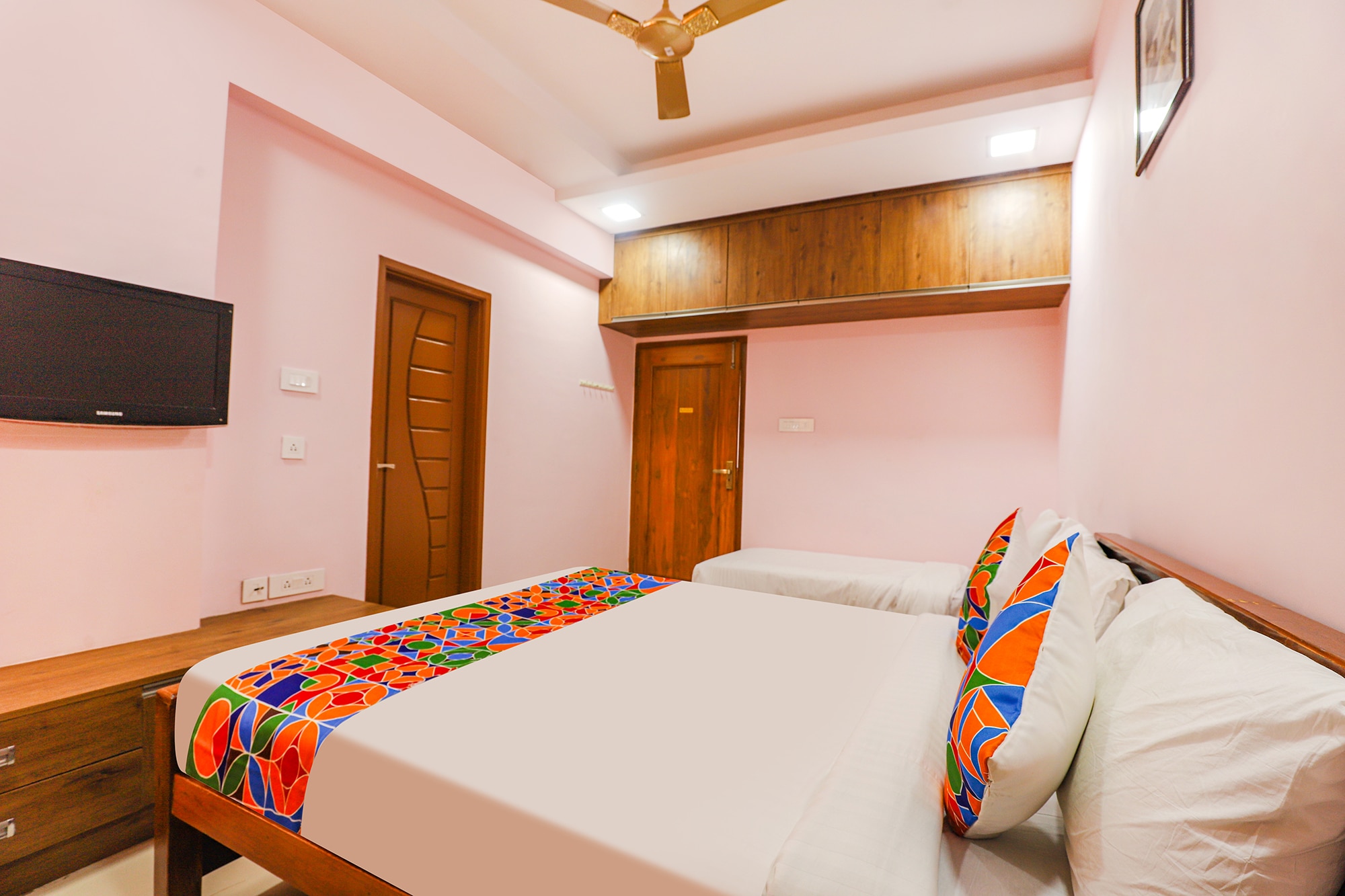 FabHotel Hathvik Park - Tap to explore photos