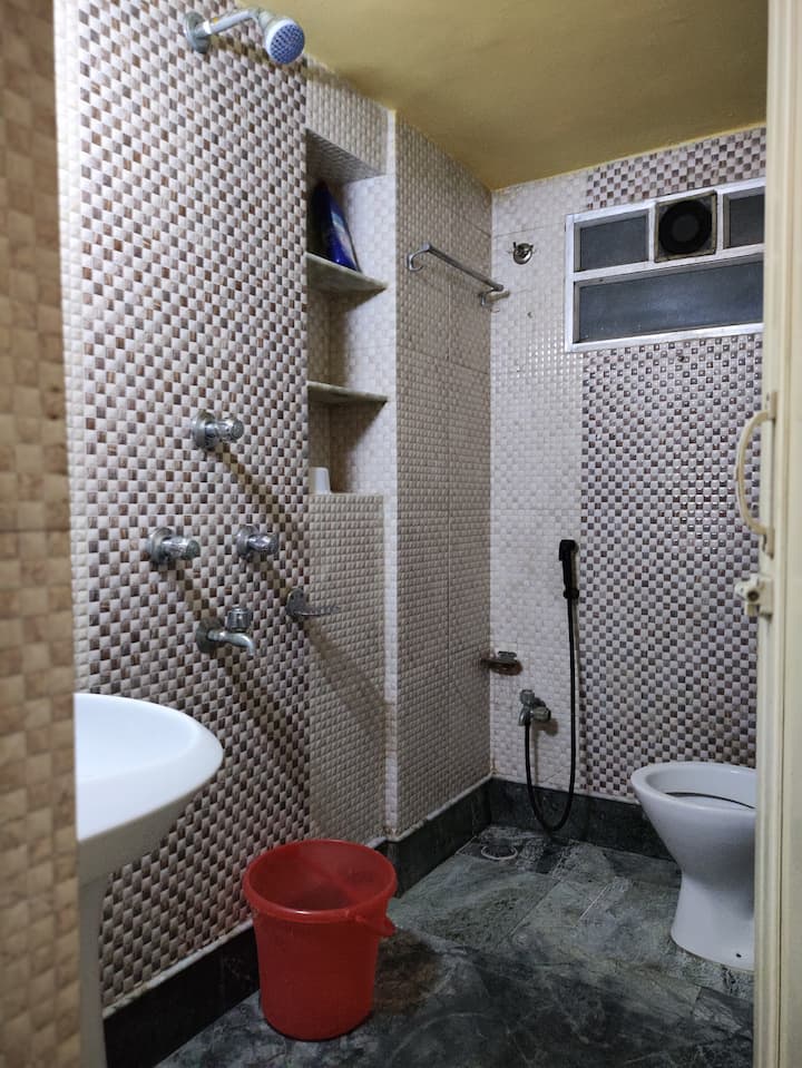 luxury stay on budget 2 - Tap to explore photos
