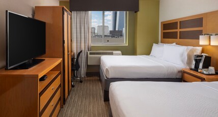 Holiday Inn Express - Times Square Room Type - 2 Full Beds Standard High Floor