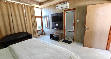 Hotel Pine View Kasauli Room Type - Deluxe | AC Rooms