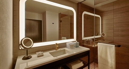 Sable at Navy Pier Chicago, Curio Collection by Hilton Room Type - 1 KING BED