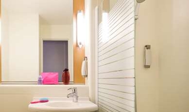 ibis Marne La Vallee Emerainville Room Type - Room with a double bed featuring the new bedding ibis Marne La Vallee Emerainville Room Type - Room with a double bed featuring the new bedding