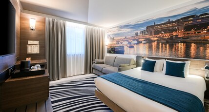 Novotel Paris Centre Bercy Room Type - Superior Family Room with double bed and double sofa bed Novotel Paris Centre Bercy Room Type - Superior Family Room with double bed and double sofa bed