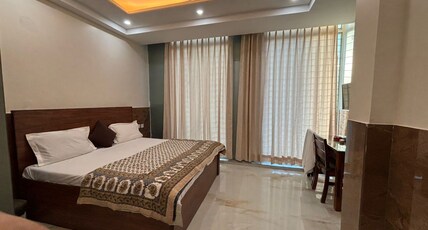 Hotel Roop Mahal @Neb Sarai Room Type - Deluxe Double Room
