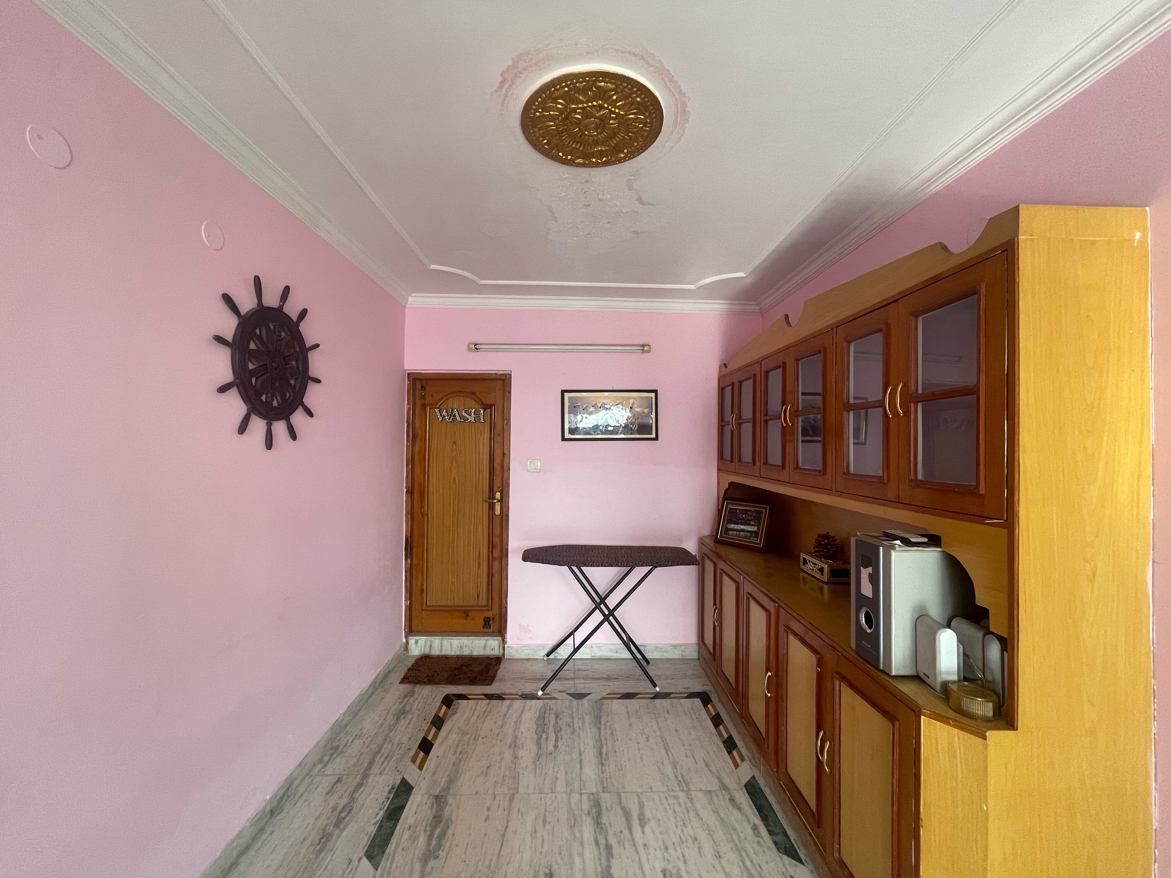 Notting Hill House BnB - Tap to explore photos