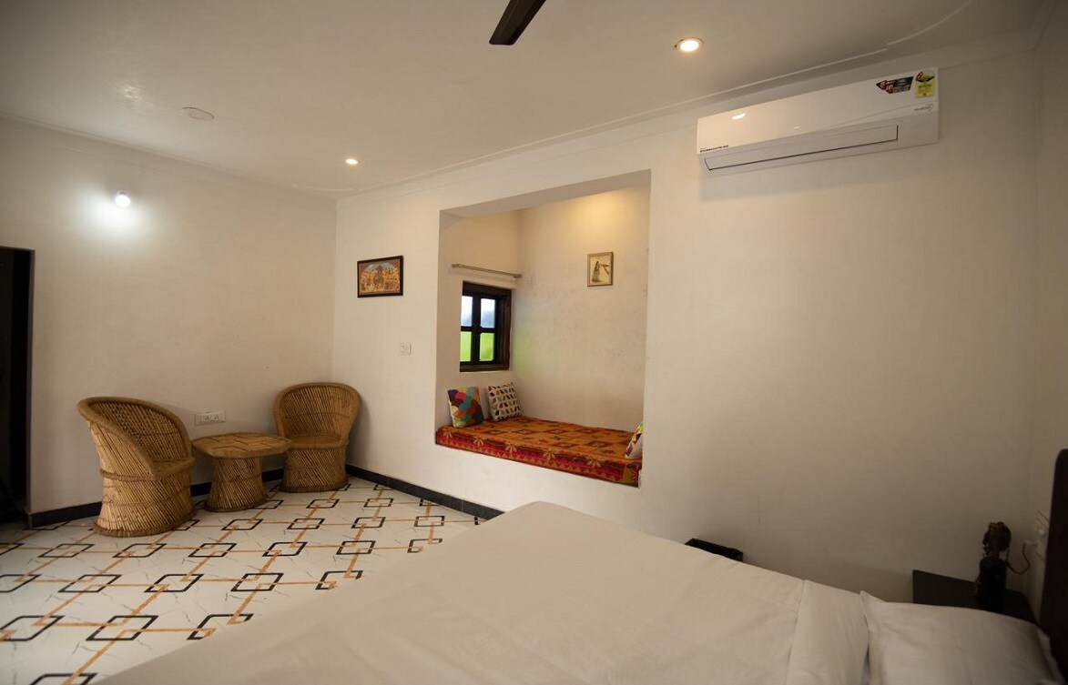 MOUNTAIN RANGE VILLA - Tap to explore photos