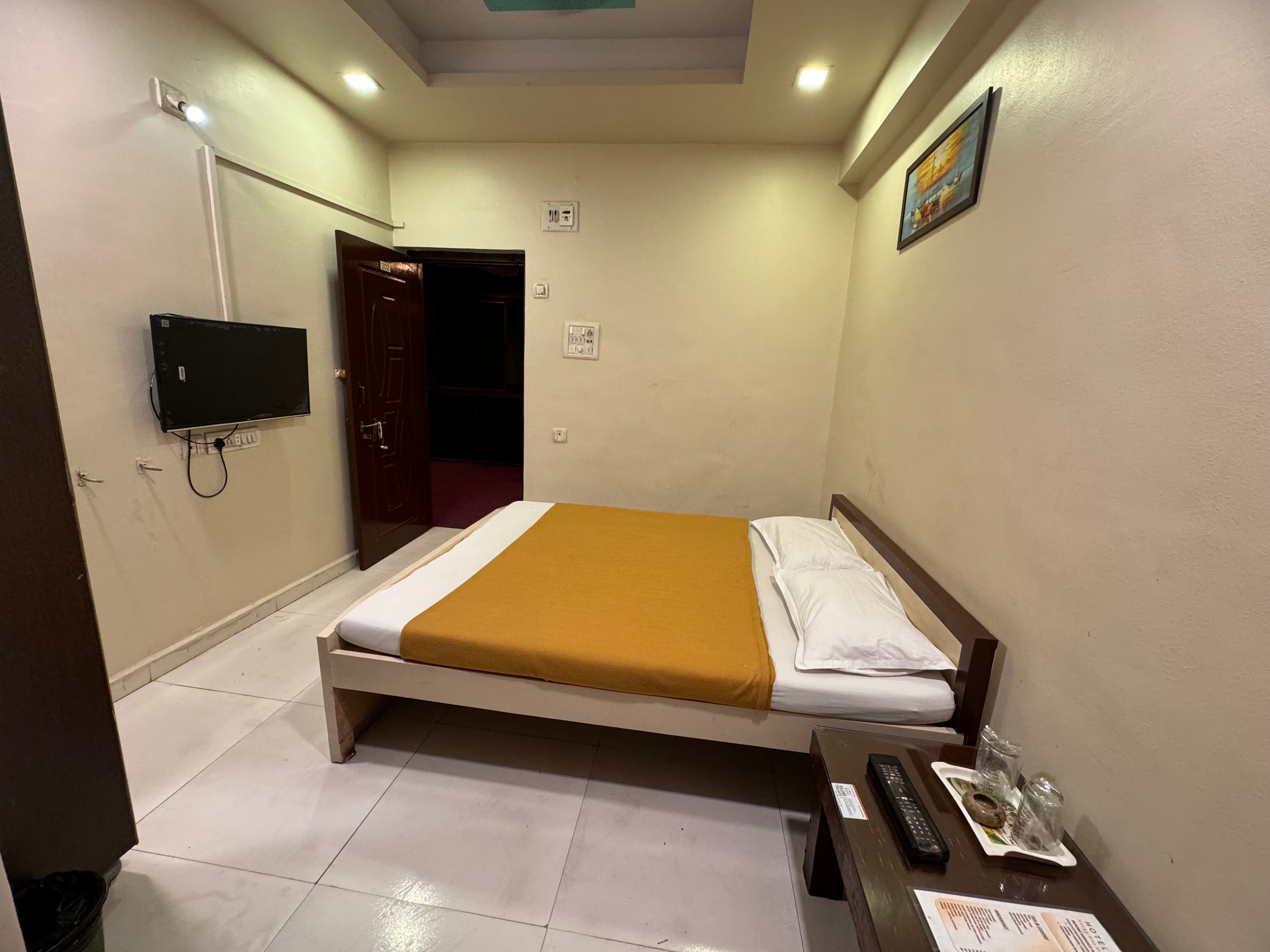 VIJAY PALACE GUEST HOUSE - Tap to explore photos