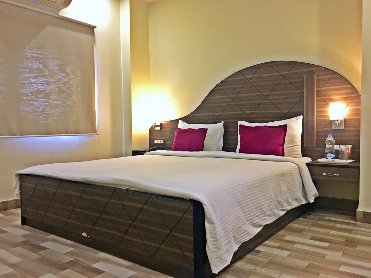 Spring Sky Mughalsarai By ShriGo Hotels - Tap to explore photos