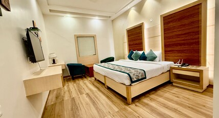 Green Palms Hotel -- Check in @ 9:00 A.M. Room Type - DELUXE ROOM
