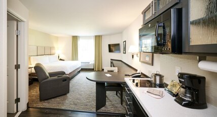 Candlewood Suites Pueblo, an IHG hotel Room Type - 1 Queen Bed Studio Suite Comm Accessible