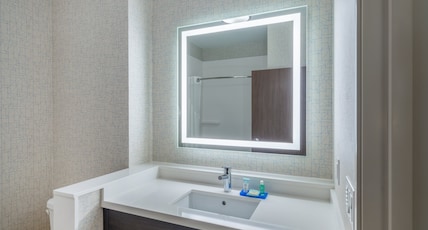 Holiday Inn Express & Suites WATERTOWN Room Type - 2 Queen Standard