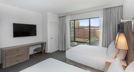 Embassy Suites by Hilton Asheville Downtown Room Type - 2 QN 2RM SUITE HEARING ACC
