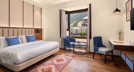 Kanishka, Manali - AM Hotel Kollection (5 mins from Mall Road) Room Type - Deluxe Room