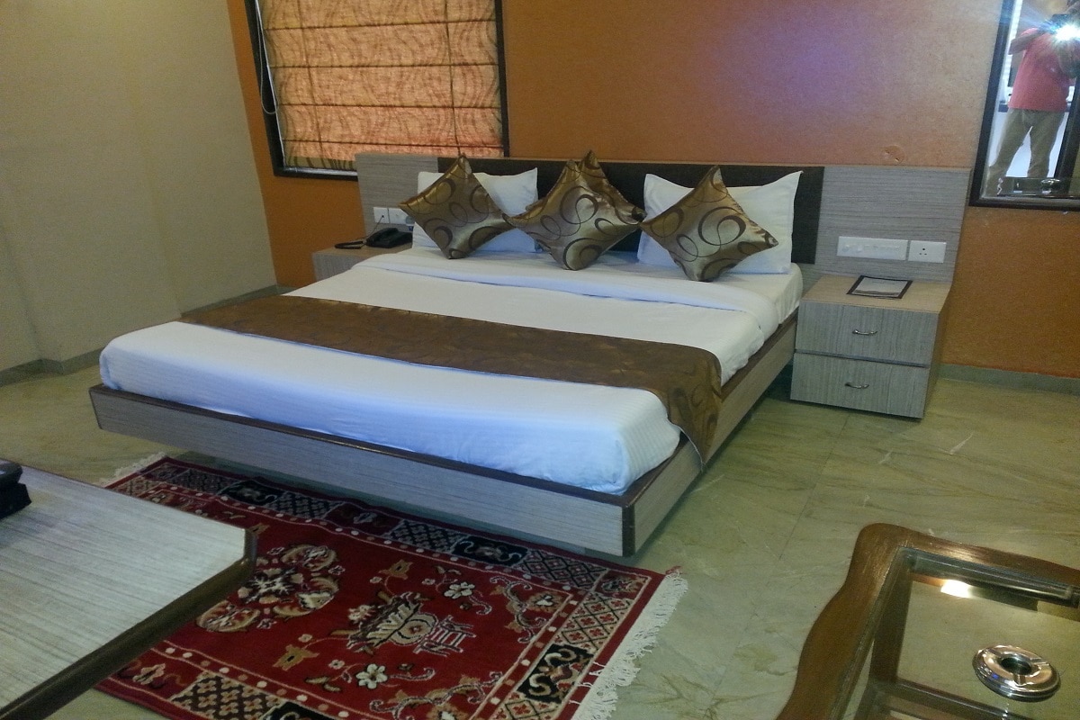 Hotel Royal View - Tap to explore photos