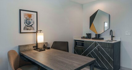 Embassy Suites by Hilton Asheville Downtown Room Type - 1KG BD 2 RM SUITE CORNER