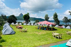 Camp Lakers Retreat | Rooms & Restaurant