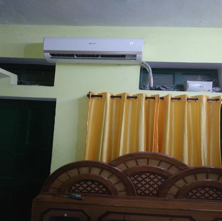 Krisarnit (KSN) Paying Guest House - Tap to explore photos