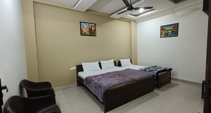 Hotel Shriji Nikunj Room Type - Family Room Triple Bed