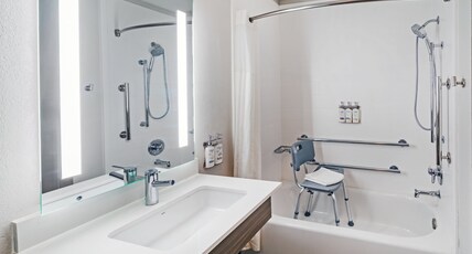 Holiday Inn Express Breaux Bridge Room Type - 1 King Standard Communication Mobility Accessible Tub Holiday Inn Express Breaux Bridge Room Type - 1 King Standard Communication Mobility Accessible Tub