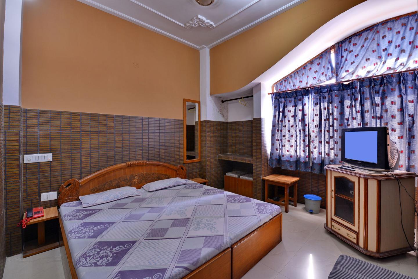 Hotel Anant - Tap to explore photos