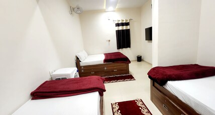 HOTEL DESERT INN Room Type - 4 BED AC FAMILY ROOM