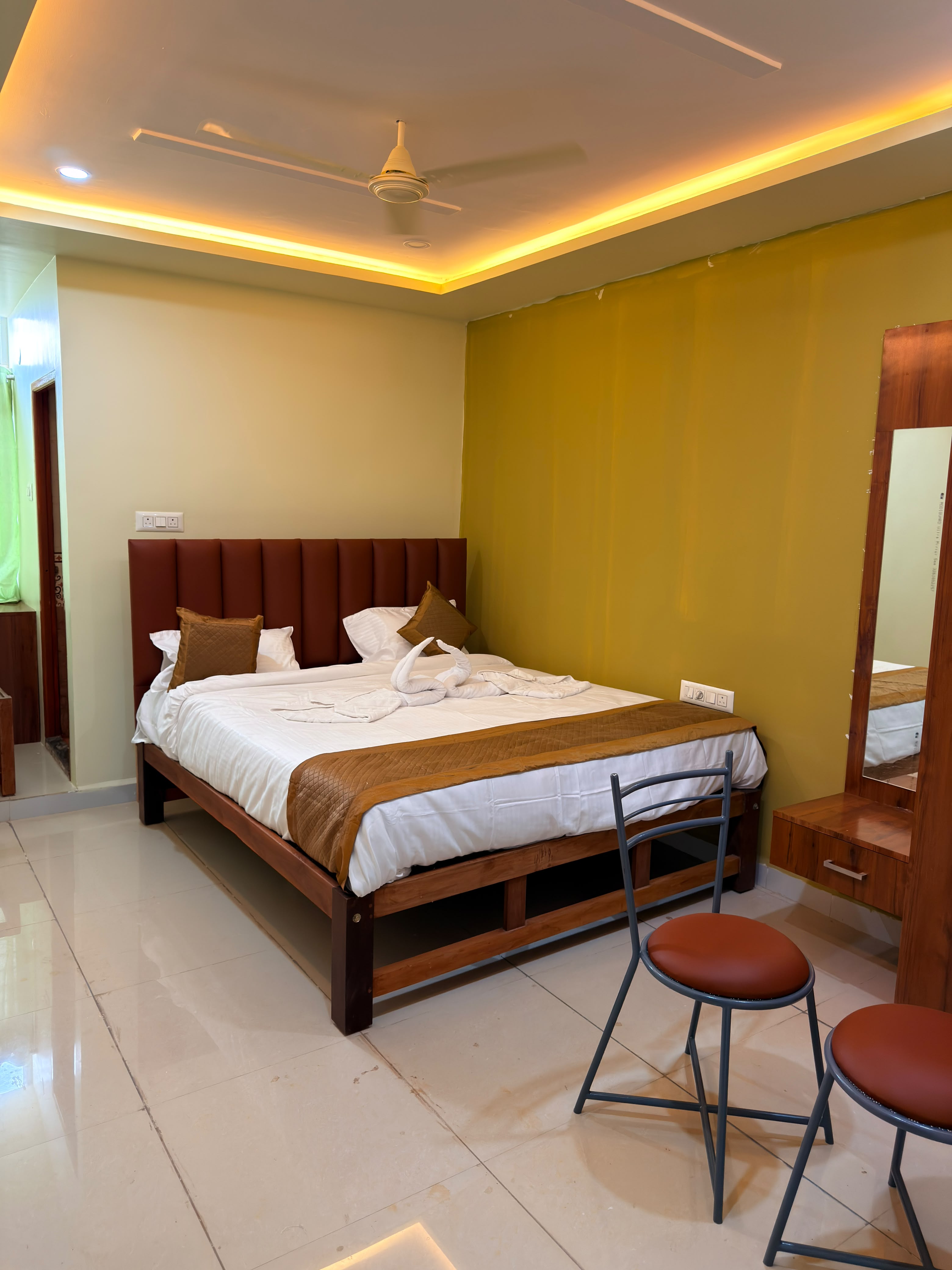 Ayodhya lodge - Tap to explore photos