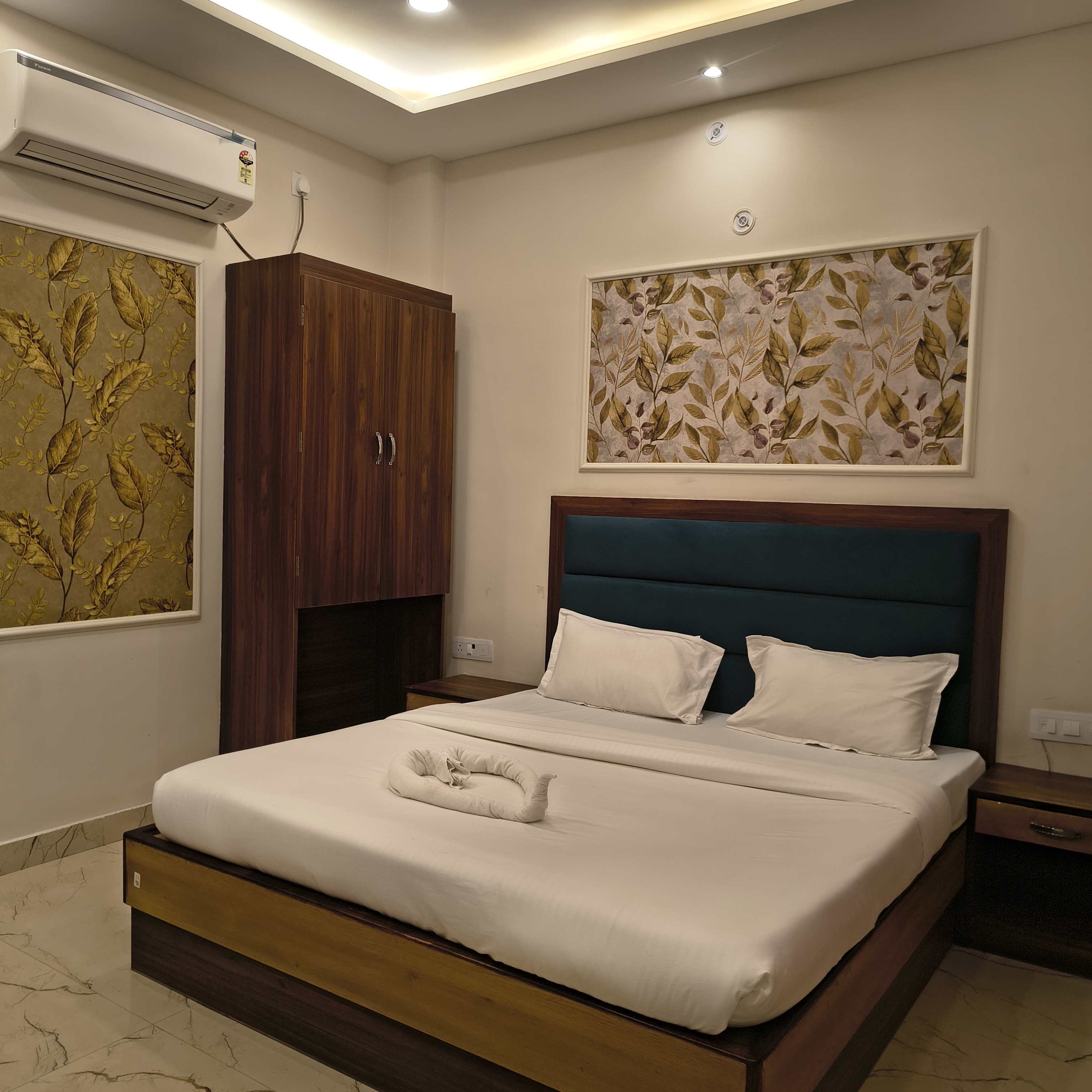 Hotel Maruti Nandan - Tap to explore photos