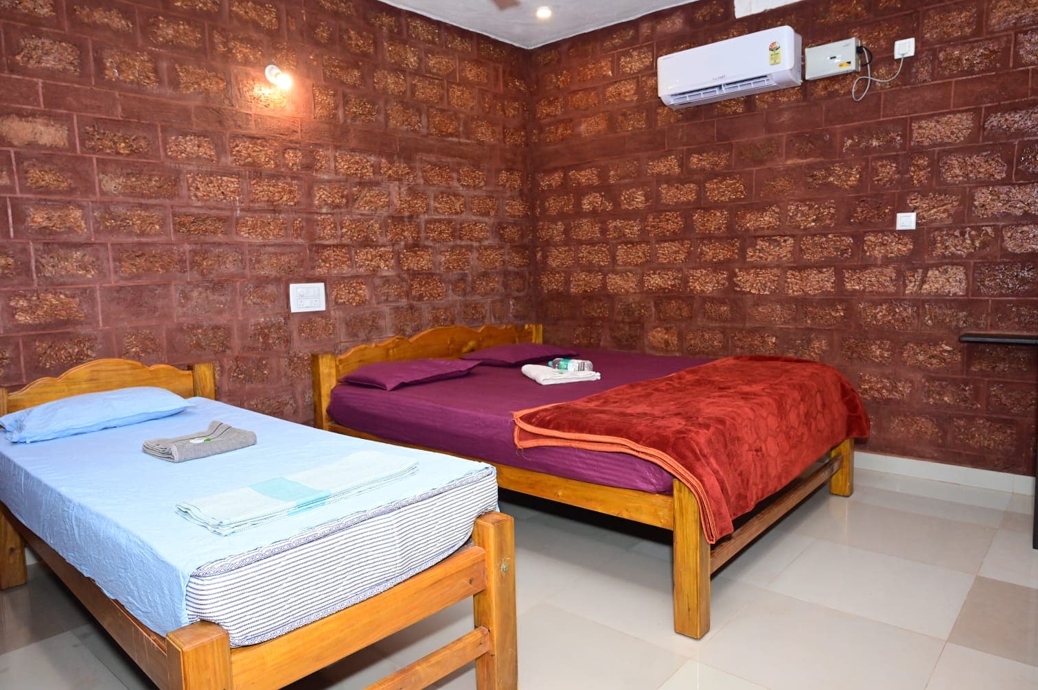 Bhagwan Cafe and Guest house - Tap to explore photos