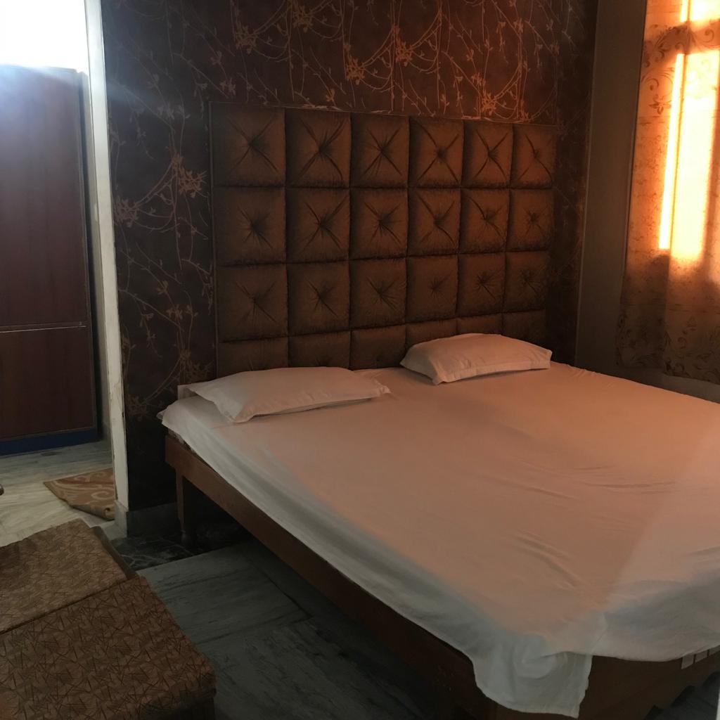 Hotel Kingsley - Tap to explore photos