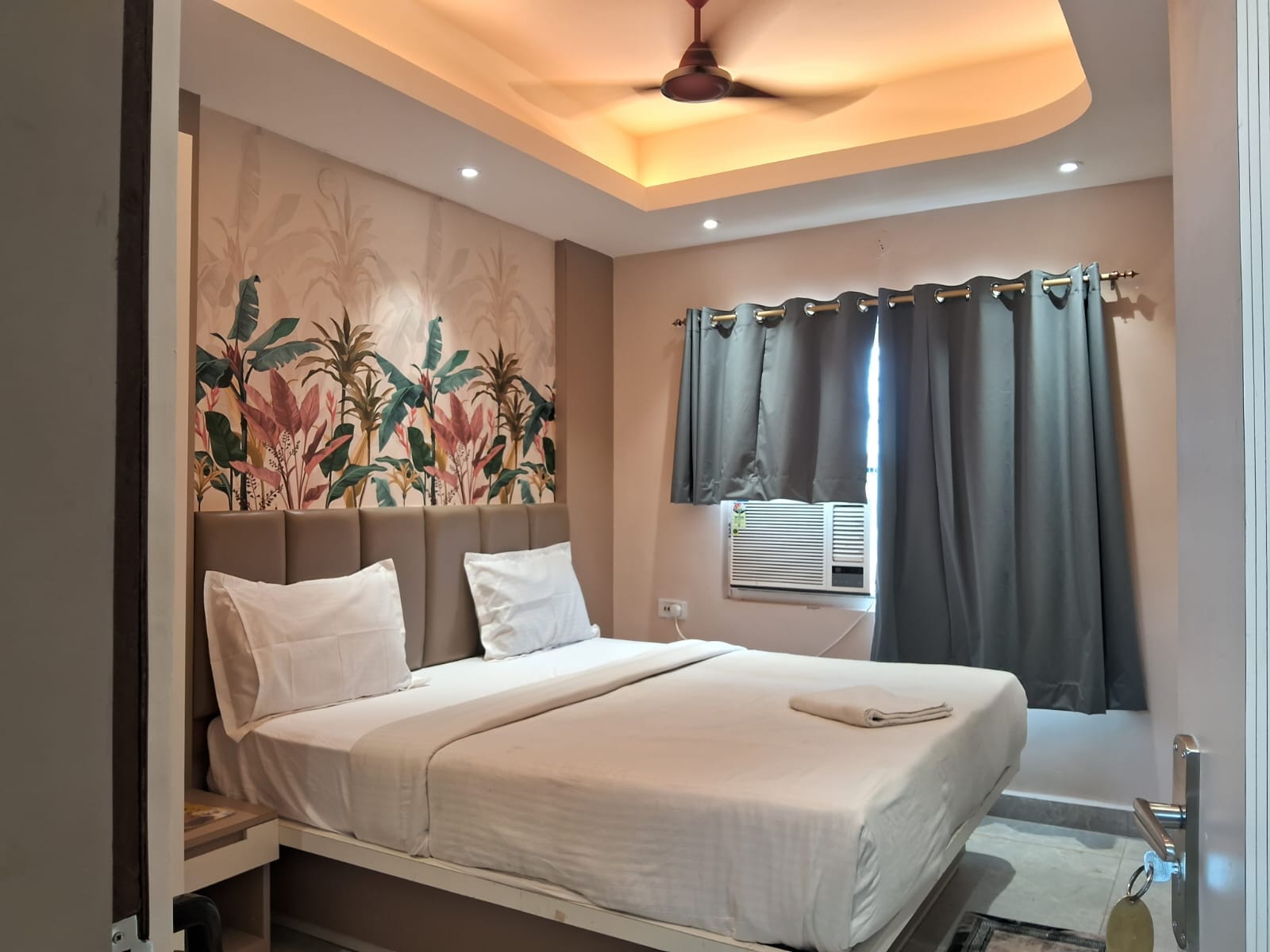 Hotel Sonargaon - Tap to explore photos