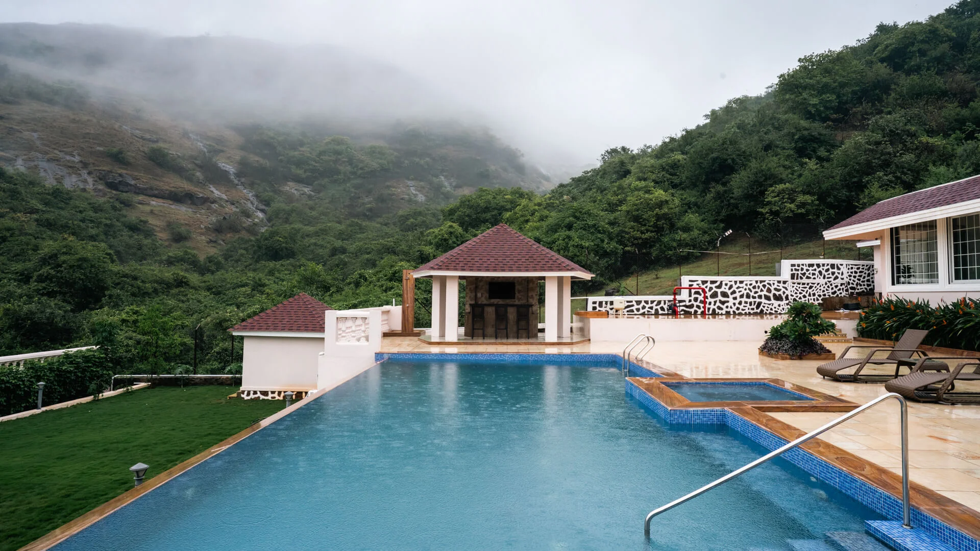LohonoStays Capri 4 - Tap to explore photos