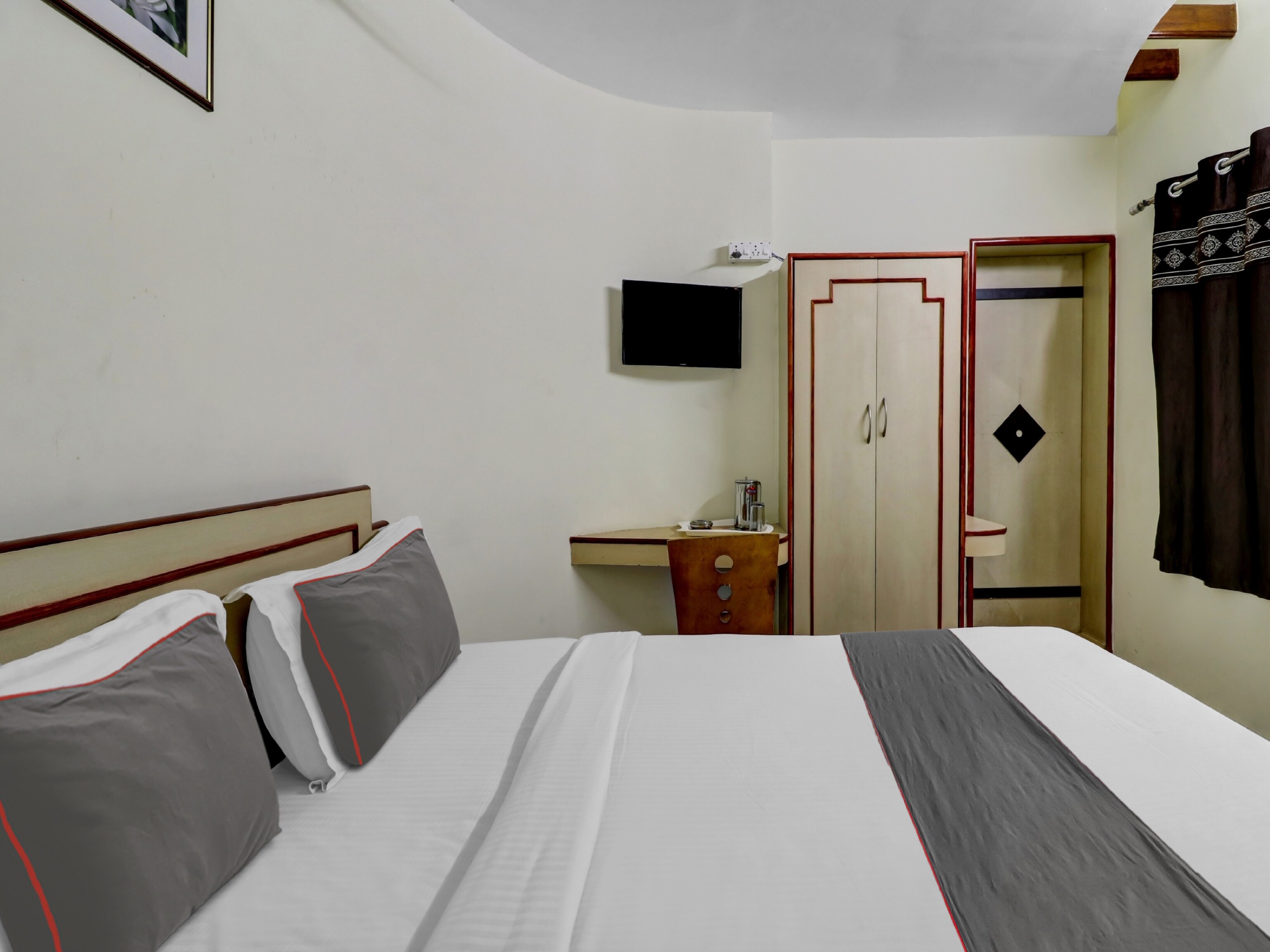 Collection O Madhura Residency - Tap to explore photos