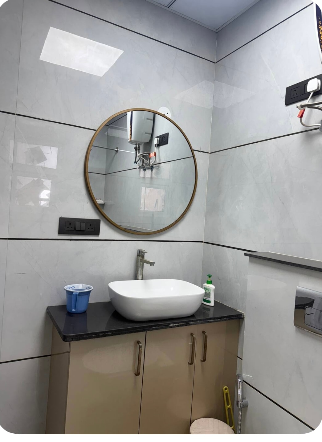 Ufairia studio apartment - Tap to explore photos