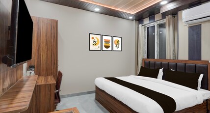 Hotel O THE GOMTI GLITZ Room Type - Classic