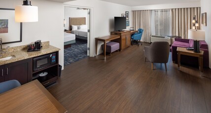 Hampton Inn and Suites Asheville I-26 Room Type - 1KNG MOB HEAR ACC W TUB NS