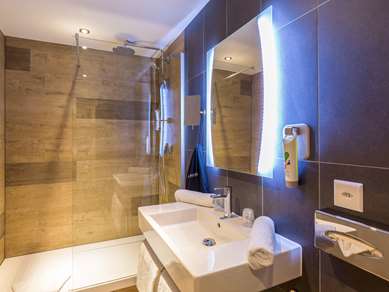 IBIS STYLES GENEVE PALEXPO - Tap to explore photos