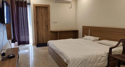 Hotel Green Galaxy Room Type - Deluxe Room