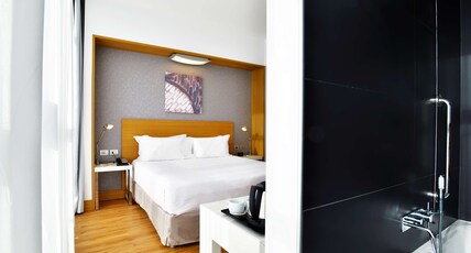 Hilton Garden Inn Milan North Room Type - KING DELUXE ROOM