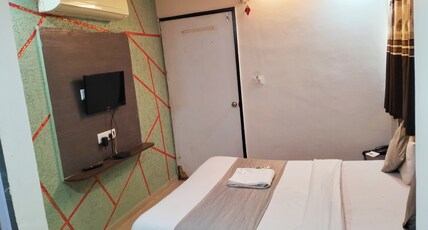 Hotel Balaji Room Type - Deluxe Room