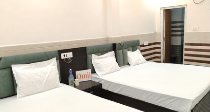 Omji Ashram - Dadiya Mandir Room Type - Deluxe Quadruple Room