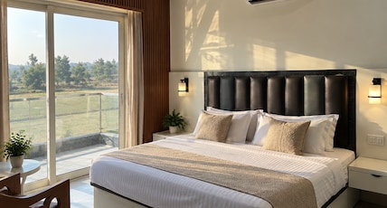 The Oasis Resorts & Restaurant Room Type - Deluxe Room with Garden View The Oasis Resorts & Restaurant Room Type - Deluxe Room with Garden View