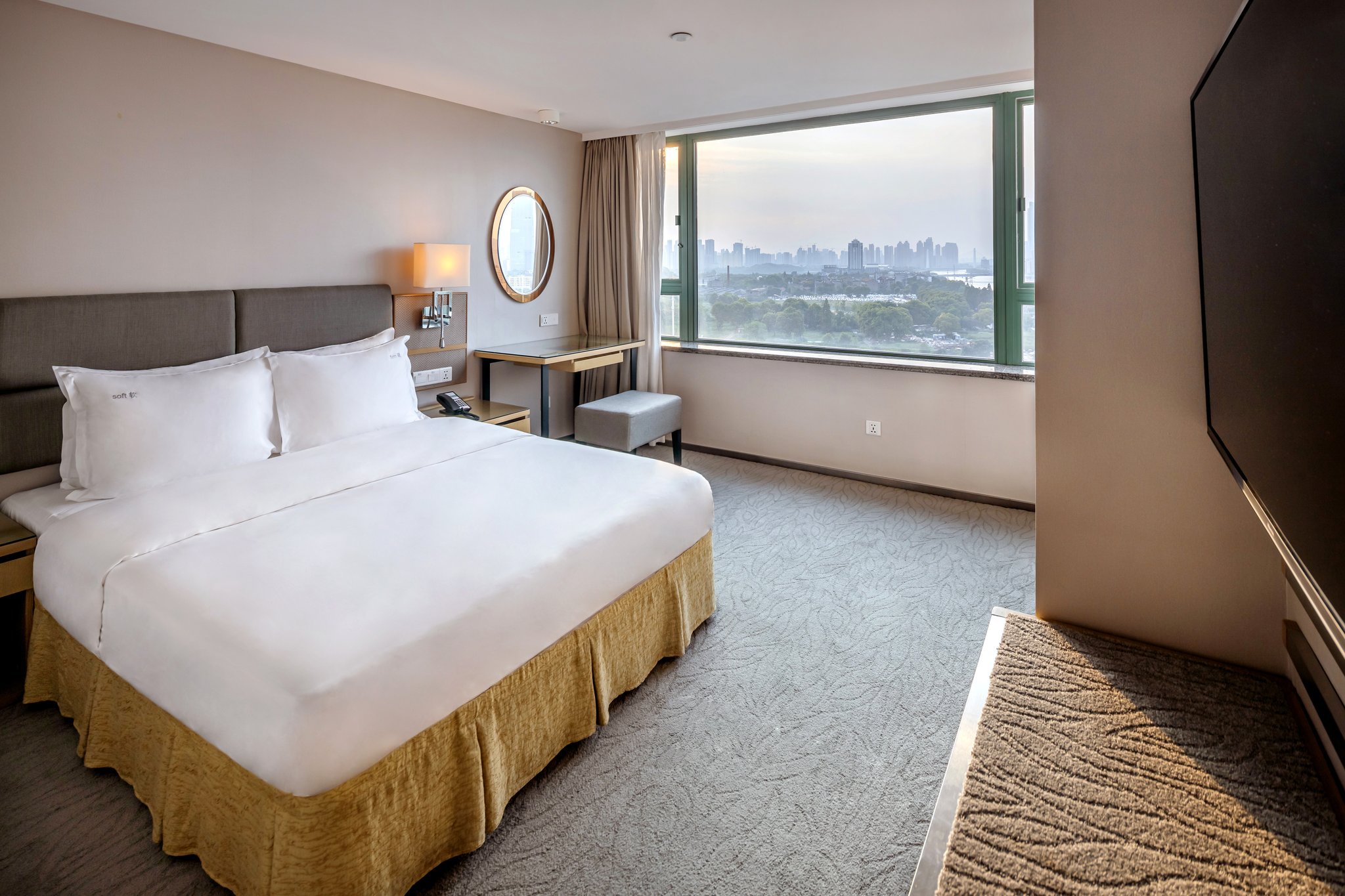 Holiday Inn Wuhan Riverside, an IHG Hotel - Tap to explore photos