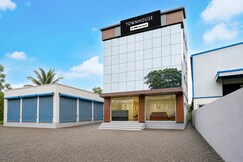 Townhouse Chakan Corporate Homestay Formerly New Royal Inn