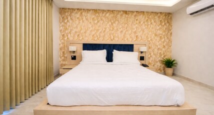Hotel Holiday Grand Room Type - Deluxe Room